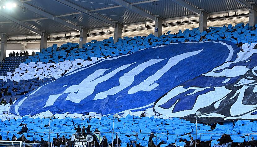 Fußball-Zweitligist Karlsruher SC holt Keeper Mustafe Abdullahu. Fußball-Zweitligist Karlsruher SC holt Keeper Mustafe Abdullahu.