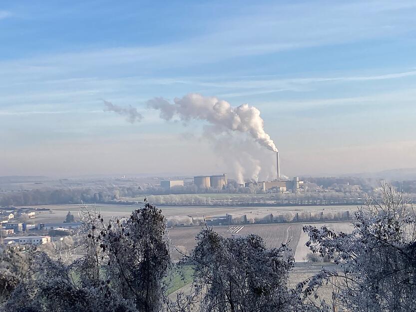 Besonders gut zu erkennen in der gefrosteten Landschaft: die Firma Südzucker. Besonders gut zu erkennen in der gefrosteten Landschaft: die Firma Südzucker.