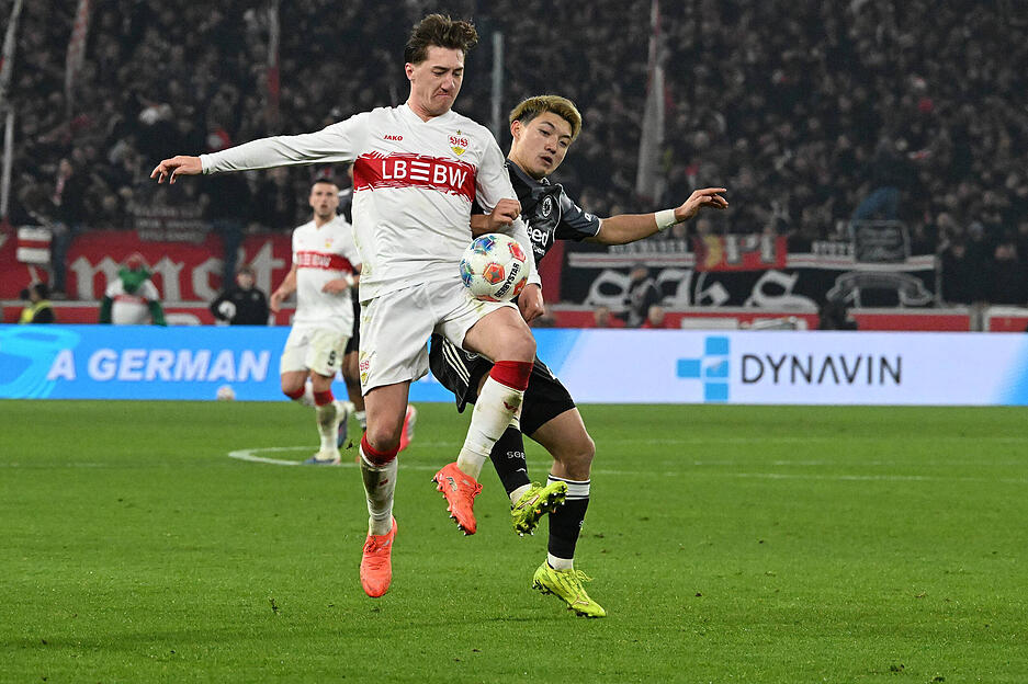 Angelo Stiller: Mit Karazor stark vor der Abwehr. Macht die R&auml;ume eng, leitet die Angriffe ein. Note: 2,5