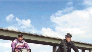 „Das wird ein Renner unter den Tourismusangeboten in der Region werden.“
Landrat Detlef Piepenburg „Das wird ein Renner unter den Tourismusangeboten in der Region werden.“
Landrat Detlef Piepenburg