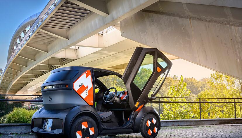 Macht hoch die Tür, die Tor macht weit: Mit ganz viel Herrlichkeit ist es im Innenraum dann vorbei - zumindest im Vergleich zu einem Auto.