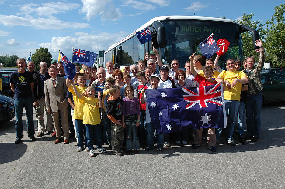 8. Juni 2006: Gut gelaunt startet die HZ-Lesergruppe von der Öhringer Kultura aus zum Spiel der Socceroos nach Ulm.