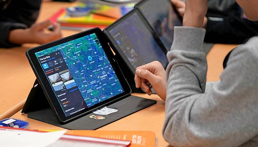 Tablets im Unterricht geh&ouml;ren mittlerweile zum Standard. Die Erneuerung der Infrastruktur ist nach vier Jahren jetzt ein finanzielles Problem f&uuml;r viele Kommunen.