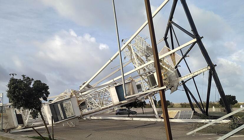 Der Sturm &laquo;Kristin&raquo; in Portugal war so heftig, dass sogar ein Riesenrad in der Hafenstadt Figueira da Foz umst&uuml;rzte. Menschen kamen dabei nicht zu Schaden, da die Anlage nicht in Betrieb war.