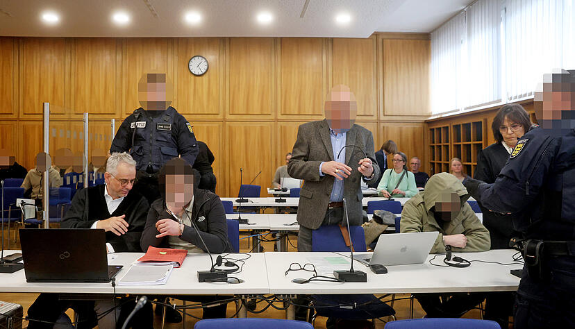 Zwei Angeklagte aus den Niederlanden m&uuml;ssen sich seit Montag unter anderem wegen gemeinschaftlich versuchten Mordes vor dem Heilbronner Landgericht verantworten.