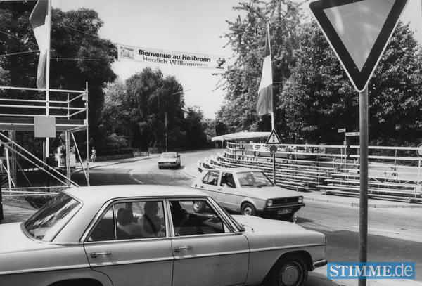 Im Bereich der Haltestelle Einsteinstraße in der Heilbronner Oststadt ist eine Zuschauer-Tribüne für 350 Radsportfans aufgestellt. Im Bereich der Haltestelle Einsteinstraße in der Heilbronner Oststadt ist eine Zuschauer-Tribüne für 350 Radsportfans aufgestellt.