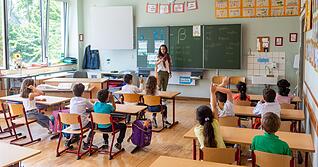 Schon vor den Sommerferien konnten zumindest an den Grundschulen, wie etwa an der Silcherschule in Heilbronn, die Klassen ohne Abstand unterrichtet werden. Nach den Sommerferien gilt das für alle Stufen. Foto: Mario Berger Schon vor den Sommerferien konnten zumindest an den Grundschulen, wie etwa an der Silcherschule in Heilbronn, die Klassen ohne Abstand unterrichtet werden. Nach den Sommerferien gilt das für alle Stufen. Foto: Mario Berger