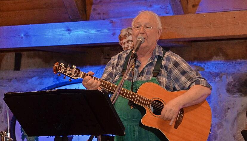 Frank "Molle" Winkler brachte es zu Kult-Status: als Frontmann der Hohenloher Mundart-Band Ann&acirc;weech und als Wirt von Winklers Weinstube.