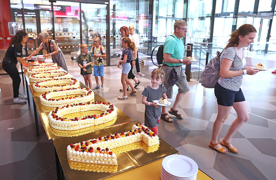 Millionste Besucher in der Experimenta Millionste Besucher in der Experimenta