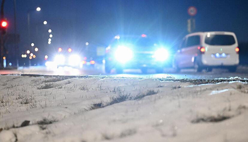 In der Nacht und am Morgen kam es zu mehreren Gl&auml;tteunf&auml;llen, gr&ouml;&szlig;ere Unf&auml;lle waren aber zun&auml;chst nicht bekannt.