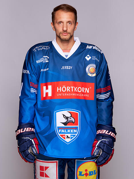 #7 Jan Pavlu, Verteidiger

Der Rückkehrer. War schon von 2018 bis 2021 ein Falke, spielte danach in Kaufbeuren und Landshut. Der ehemalige italienische Nationalspieler gilt als multifunktionaler Verteidiger mit internationaler Erfahrung. Er ist groß, stark und kann bei Bedarf auch in der Offensive spielen.