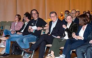 Die baden-württembergische Wirtschaftsministerin Nicole Hoffmeister-Kraut (2. von rechts) mit dem Geschäftsführer der Dieter-Schwarz-Stiftung, Reinhold Geilsdörfer und dem Geschäftsführer der 42 Heilbronn, Thomas Bornheim (von rechts). Die baden-württembergische Wirtschaftsministerin Nicole Hoffmeister-Kraut (2. von rechts) mit dem Geschäftsführer der Dieter-Schwarz-Stiftung, Reinhold Geilsdörfer und dem Geschäftsführer der 42 Heilbronn, Thomas Bornheim (von rechts).