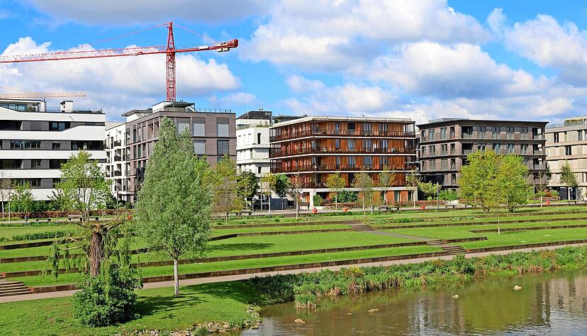 Der Neckarbogen war vor fünf Jahren Anziehungspunkt für Gartenfreunde aus ganz Deutschland. Auf dem Gelände der Bundesgartenschau entsteht ein neuer Stadtteil.
Foto: Ralf Seidel Der Neckarbogen war vor fünf Jahren Anziehungspunkt für Gartenfreunde aus ganz Deutschland. Auf dem Gelände der Bundesgartenschau entsteht ein neuer Stadtteil.
Foto: Ralf Seidel