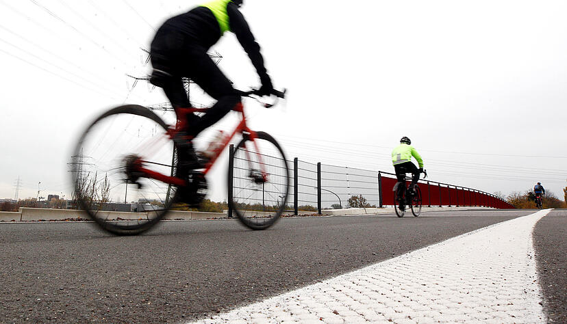Sind Radschnellwege ein Beitrag zur Verkehrswende oder schlichtweg zu teuer? Dar&uuml;ber diskutieren unsere Autoren.