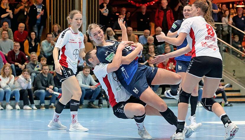 Ob die weiterhin verletzte Kim Hinkelmann (am Ball) und die Sport-Union Neckarsulm zeitnah noch einmal mit Rekordmeister Bayer 04 Leverkusen um Bundesliga-Punkte ringen werden, erscheint derzeit äußerst fraglich. Ob die weiterhin verletzte Kim Hinkelmann (am Ball) und die Sport-Union Neckarsulm zeitnah noch einmal mit Rekordmeister Bayer 04 Leverkusen um Bundesliga-Punkte ringen werden, erscheint derzeit äußerst fraglich.