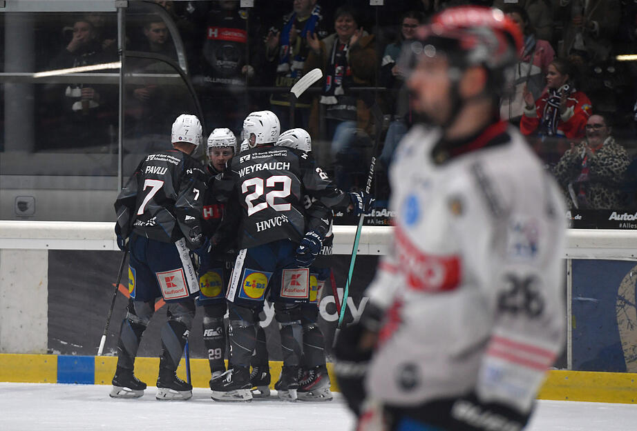 Das Spiel zwischen den Heilbronner Falken und den Memmingen Indians am Freitag war das erste der Viertelfinalserie. Das Spiel zwischen den Heilbronner Falken und den Memmingen Indians am Freitag war das erste der Viertelfinalserie.