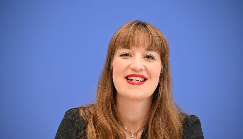 Bei der Linkspartei ist die Stimmung gut. Heidi Reichinnek, Spitzenkandidatin und Co-Vorsitzende der Bundestagsgruppe, hat mit ihren Videos in sozialen Medien im Wahlkampf viele junge W&auml;hlerinnen und W&auml;hler angesprochen.