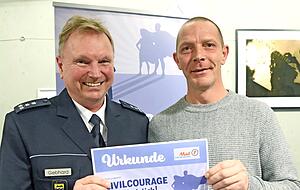 André Regner (re.) und Polizeihauptkomissar Thomas Gebhard. Fotos: Ralf Seidel André Regner (re.) und Polizeihauptkomissar Thomas Gebhard. Fotos: Ralf Seidel