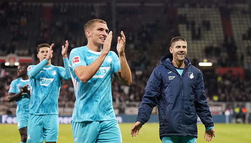 Andrej Kramaric (r) war der stärkste Hoffenheimer beim Auswärtssieg in Hamburg.