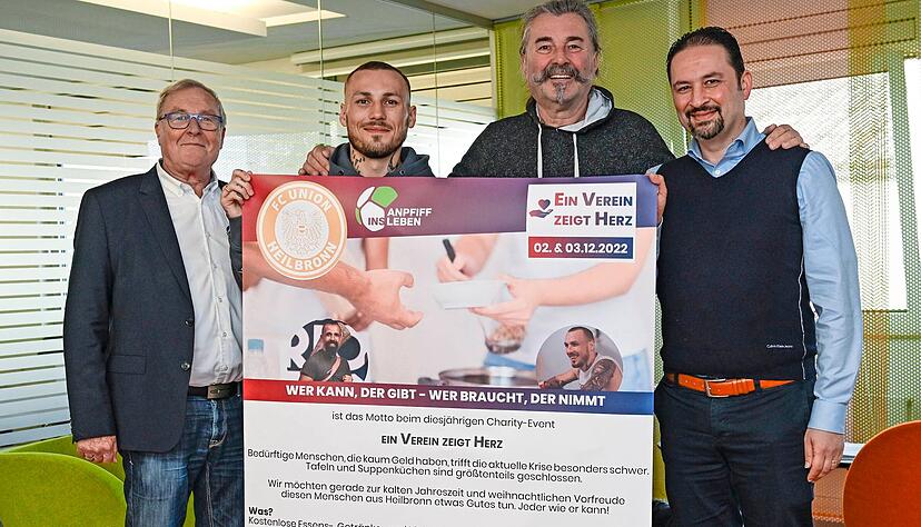 Dietmar Pfähler (von links), Slawa Spomer, Franz Abfalder und Can Kara verwandeln am 2. und 3. Dezember das FC Union-Stadion in eine Anlaufstelle für Obdachlose und Bedürftige.
Foto: Christiana Kunz Dietmar Pfähler (von links), Slawa Spomer, Franz Abfalder und Can Kara verwandeln am 2. und 3. Dezember das FC Union-Stadion in eine Anlaufstelle für Obdachlose und Bedürftige.
Foto: Christiana Kunz