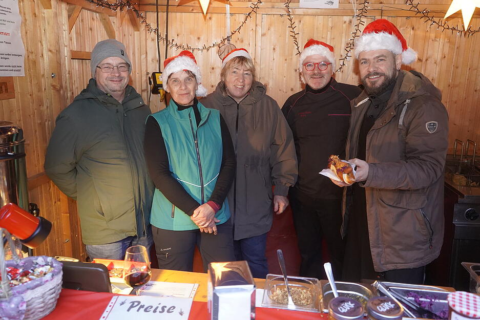 Ein abwechslungsreicher Mix aus Genuss, Kunsthandwerk und Unterhaltung prägt das Markterlebnis. Ein abwechslungsreicher Mix aus Genuss, Kunsthandwerk und Unterhaltung prägt das Markterlebnis.