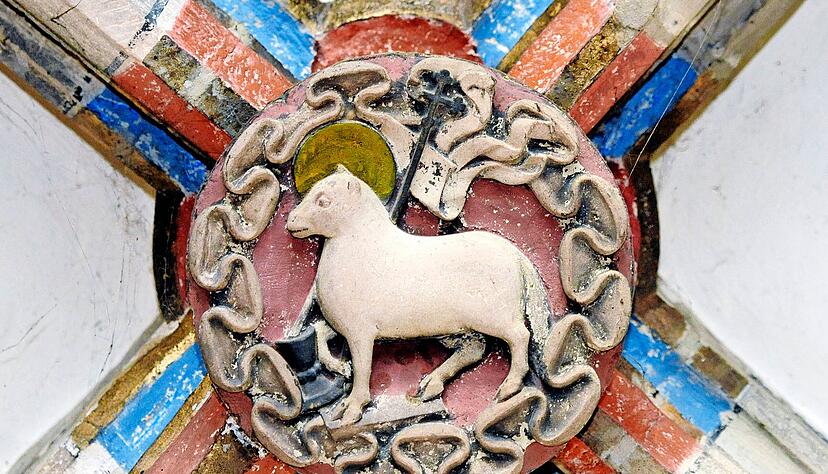 So wie hier im Netzgew&ouml;lbe der Heilbronner Kilianskirche finden sich in vielen Gottesh&auml;usern Darstellungen von L&auml;mmern, die Jesus symbolisieren.
Foto: Archiv