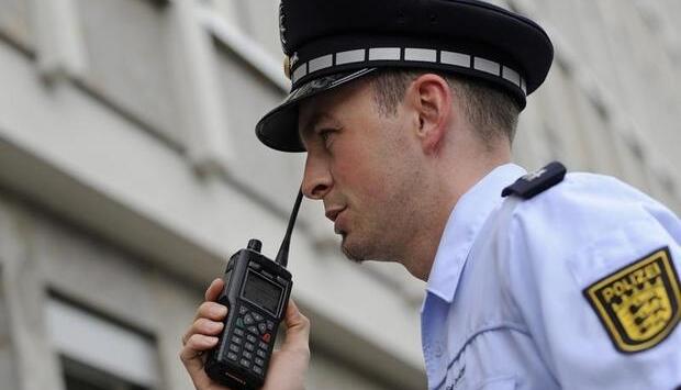 Die Polizei nutzt den Digitalfunk ab sofort in Stuttgart und den vier umliegenden Landkreisen. (Archiv) Die Polizei nutzt den Digitalfunk ab sofort in Stuttgart und den vier umliegenden Landkreisen. (Archiv)