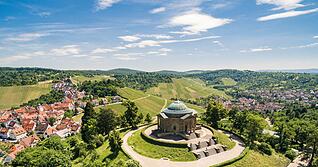 Die Grabkapelle auf dem Württemberg ist ein Highlight des Weinwanderweges.
Fotos: Geiselhart; Stuttgart-Marketing GmbH/Jürgen Pollak/dpa-tmn Die Grabkapelle auf dem Württemberg ist ein Highlight des Weinwanderweges.
Fotos: Geiselhart; Stuttgart-Marketing GmbH/Jürgen Pollak/dpa-tmn