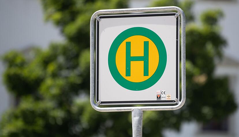 Ein ebenfalls dringend tatverdächtiger 19-Jähriger sei noch auf der Flucht, hieß es weiter. (Symboldbild) Ein ebenfalls dringend tatverdächtiger 19-Jähriger sei noch auf der Flucht, hieß es weiter. (Symboldbild)