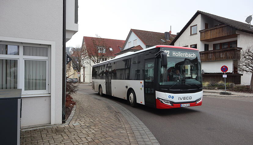 Omnibusse fahren in Mulfingen selten passend zu Arztterminen - zumal wenn die Praxen in den Städten sind. Der Bürgerbus soll für nicht mobile Bewohner der Gemeinde ein zuverlässiger Ersatz werden. Omnibusse fahren in Mulfingen selten passend zu Arztterminen - zumal wenn die Praxen in den Städten sind. Der Bürgerbus soll für nicht mobile Bewohner der Gemeinde ein zuverlässiger Ersatz werden.