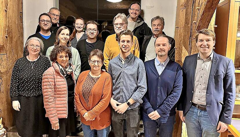 Die Gr&uuml;ndungsmitglieder des Kulturvereins Cardellino mit B&uuml;rgermeister Achim Beck (rechts) am 4. April in der Niedernhaller Rathaushalle.
Foto: privat
