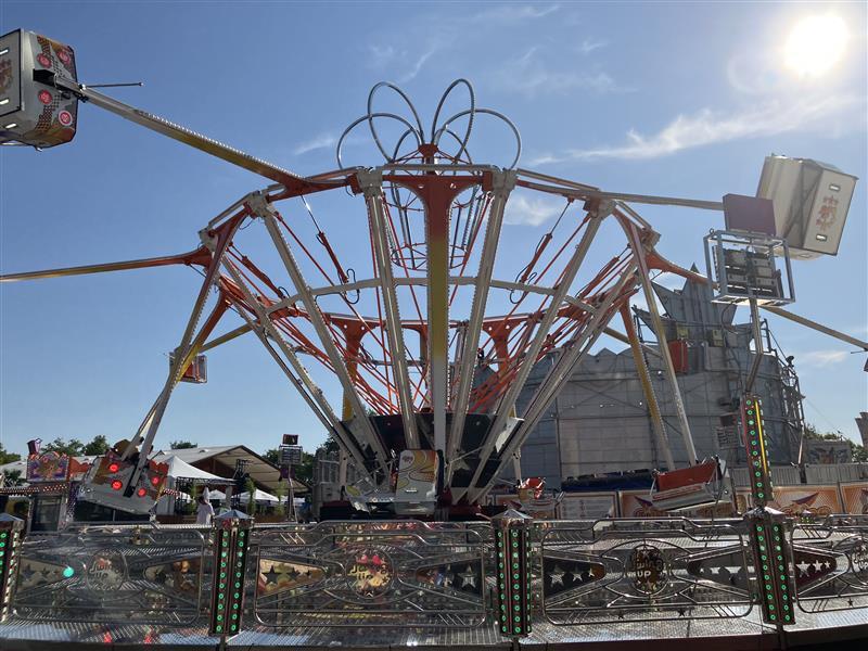 Zahlreiche Fahrgeschäfte und Attraktionen stehen beim Heilbronner Volksfest auf der Theresienwiese bereit.