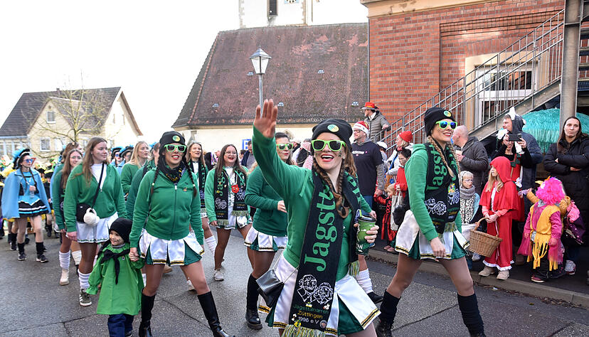 Gruppen sorgen f&uuml;r gute Stimmung beim Umzug in Hardthausen-Gochsen.