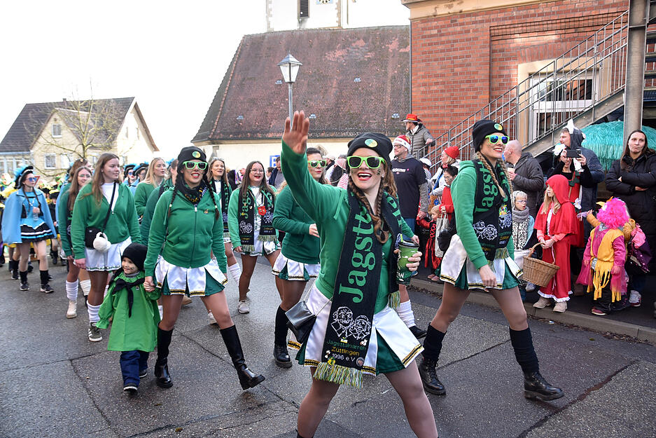 Gruppen sorgen f&uuml;r gute Stimmung beim Umzug in Hardthausen-Gochsen.