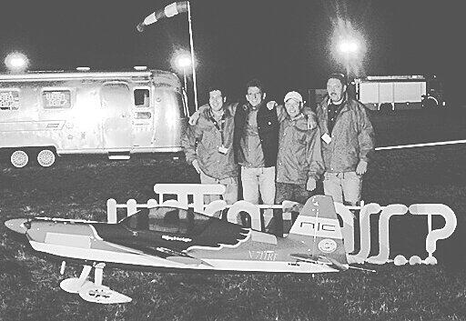 2003: Das Team muss 20 Luftballons mit dem ferngesteuerten Modellflugzeug innerhalb einer Zeitvorgabe von einer Minute und 30 Sekunden zerstören. Die Außenwette am 4. Oktober ist zwar verloren, für das Team war es dennoch ein Spitzenerlebnis.