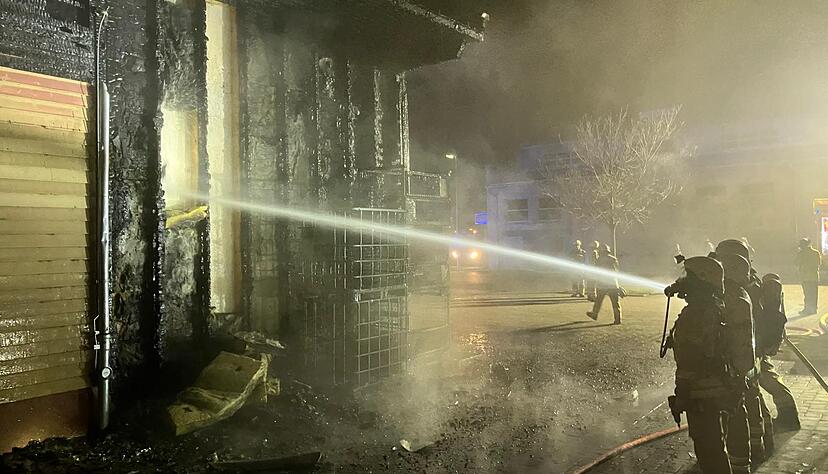 In der Nacht auf Montag brennt es im Heilbronner Industriegebiet. In der Nacht auf Montag brennt es im Heilbronner Industriegebiet.
