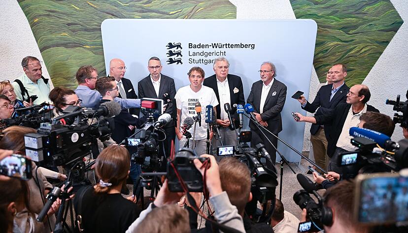 Großer Medienrummel nach dem Urteil. Großer Medienrummel nach dem Urteil.