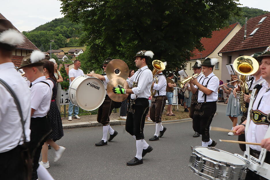 Das traditionsreiche Kinderfest in Buchenbach stärkt das Gemeinschaftsgefühl im Ort seit 1883. Das traditionsreiche Kinderfest in Buchenbach stärkt das Gemeinschaftsgefühl im Ort seit 1883.