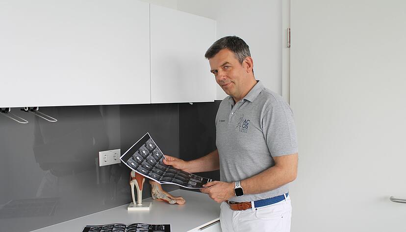 Der Mann für alle (Un-)Fälle: Oliver Eckardt betreut seit fast 20 Jahren die Falken. Foto: Lisa Könnecke Der Mann für alle (Un-)Fälle: Oliver Eckardt betreut seit fast 20 Jahren die Falken. Foto: Lisa Könnecke