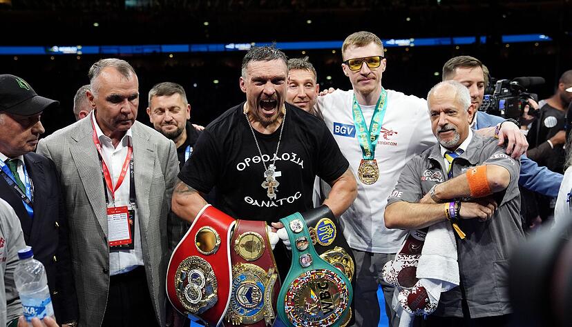 Oleksandr Usyk hält jetzt die Titel der Verbände WBA, WBO, WBC und IFB.