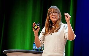 "Wir haben das große Ziel, mit einer SpaceX-Kapsel zur internationalen Raumstationen zu fliegen": Insa Thiele-Eich will als erste Deutsche ins Weltall. "Wir haben das große Ziel, mit einer SpaceX-Kapsel zur internationalen Raumstationen zu fliegen": Insa Thiele-Eich will als erste Deutsche ins Weltall.