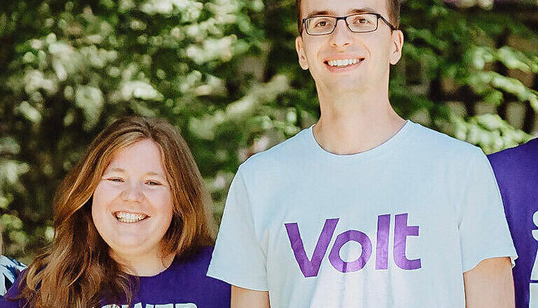 Jennifer Maahs (30) und Oliver Barz (29) sind Landesvorsitzende bei Volt in Baden-Württemberg. Jennifer Maahs (30) und Oliver Barz (29) sind Landesvorsitzende bei Volt in Baden-Württemberg.