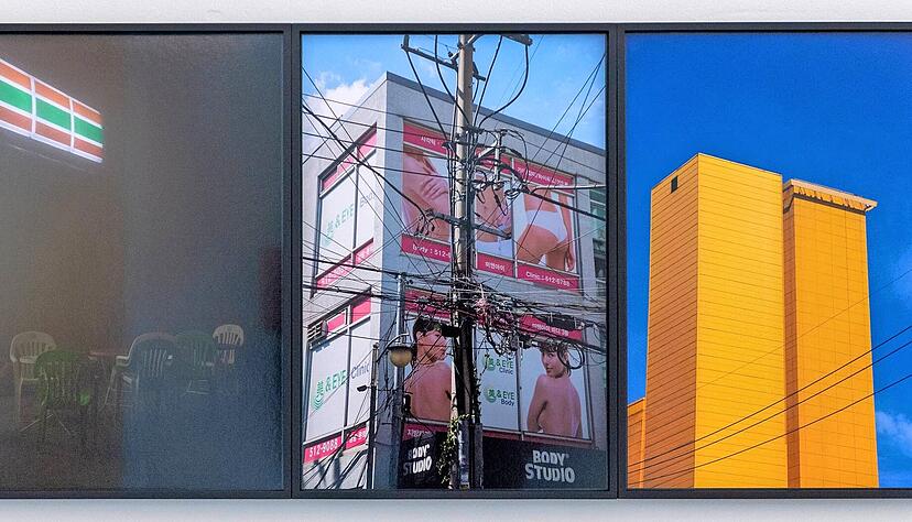 &bdquo;Always There&ldquo;, &bdquo;Inside the System&ldquo; und &bdquo;A Yellow&ldquo; nennt Rebecco Ann Tess dieses Triptychon aus Fotoarbeiten.