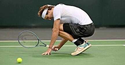 Seine Niederlage war ausschlaggebend: Alexander Zverev hat am Samstag in Trier sein Einzel gegen Marc-Andrea Hüsler überraschend mit 2:6, 6:7 (4:7) verloren.
Foto: dpa