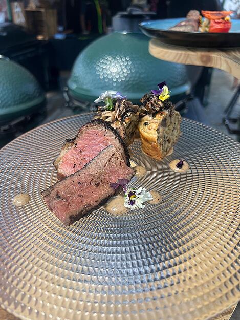 Den Abschluss des Grill-Men&uuml;s bildete ein Tri Tip Steak (B&uuml;rgermeisterst&uuml;ck) der mit einem Champignon-Cupcake serviert wurde.