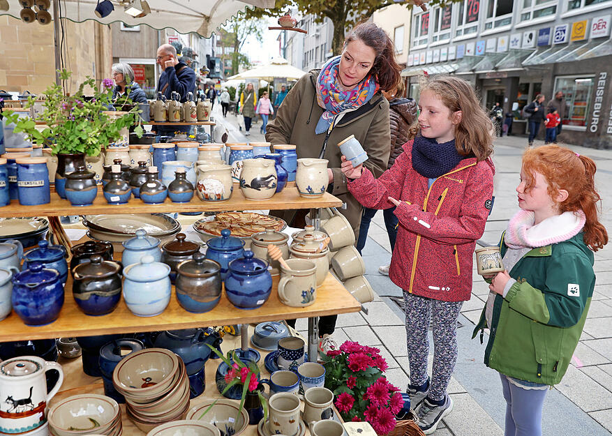 Der Hafenmarkt ist am Freitag von 13 bis 18 Uhr, am Samstag von 11 bis 18 Uhr und am Sonntag von 11 bis 18 Uhr geöffnet. Der Hafenmarkt ist am Freitag von 13 bis 18 Uhr, am Samstag von 11 bis 18 Uhr und am Sonntag von 11 bis 18 Uhr geöffnet.