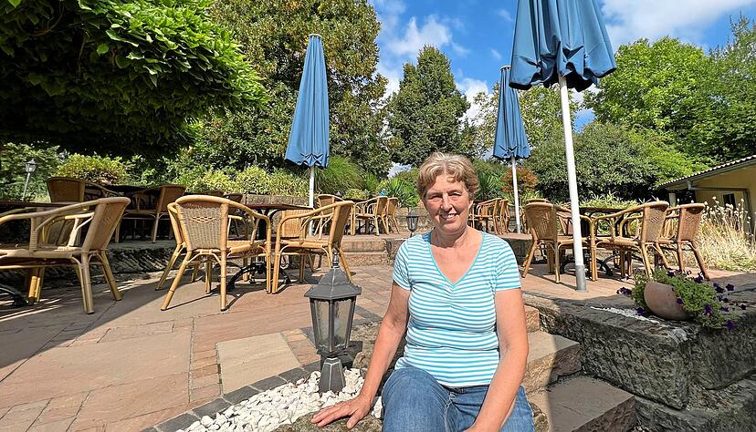 Zeit, sich ins Caf&eacute; zu setzen, hat Adelheid Schukraft nur f&uuml;rs Foto. Wenn ihr "Toskana"geschlossen hat, f&auml;hrt sie Eier aus. Die Gespr&auml;che mit den Kunden, egal ob in Gemmingen oder unterwegs in Heilbronn, tun ihr gut, sagt sie.
Fotos: Ulrike Plapp-Schirmer