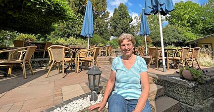 Zeit, sich ins Caf&eacute; zu setzen, hat Adelheid Schukraft nur f&uuml;rs Foto. Wenn ihr "Toskana"geschlossen hat, f&auml;hrt sie Eier aus. Die Gespr&auml;che mit den Kunden, egal ob in Gemmingen oder unterwegs in Heilbronn, tun ihr gut, sagt sie.
Fotos: Ulrike Plapp-Schirmer