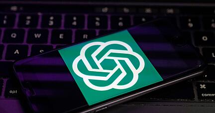 Das Logo von OpenAI, dem Hersteller von ChatGPT, auf dem Bildschirm eines Smartphones. Das Logo von OpenAI, dem Hersteller von ChatGPT, auf dem Bildschirm eines Smartphones.