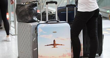 Erste Veranstalter nehmen Urlauber nur noch mit, wenn sie vollst&auml;ndig geimpft oder genesen sind (2G-Regel). (Archivbild).